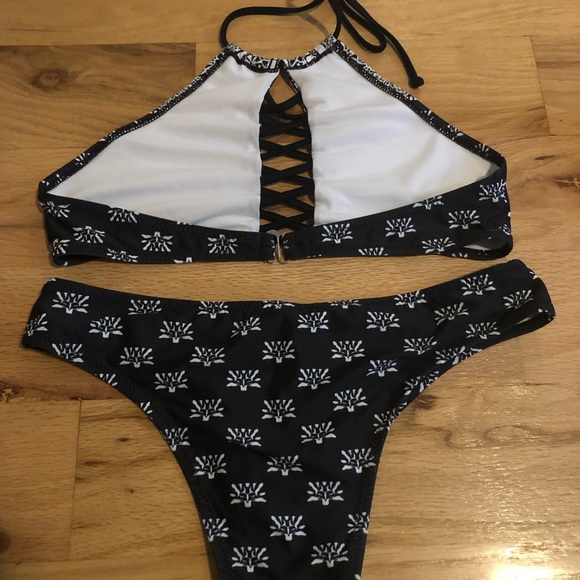 Cupshe Bikini Set - Picture 3 of 4